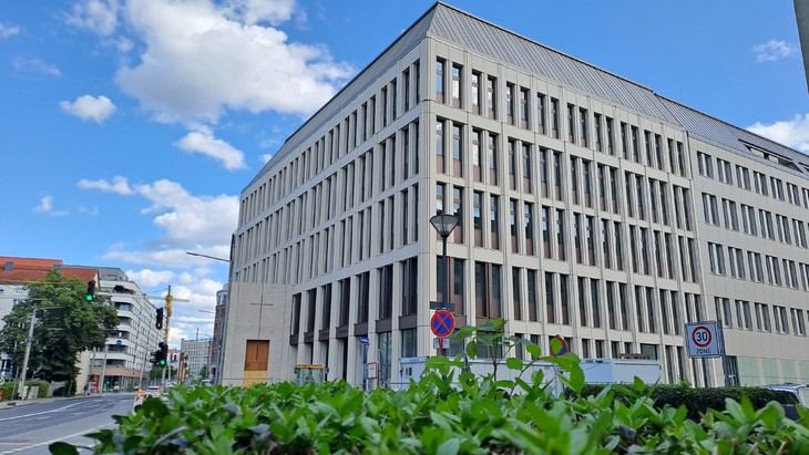Das neue Propst-Beier-Haus auf der Schweriner Straße in Dresden, unweit des Postplatzes. © Michael Baudisch