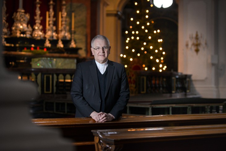 Bischof Heinrich Timmerevers in der Dresdner Kathedrale. © Christian Juppe