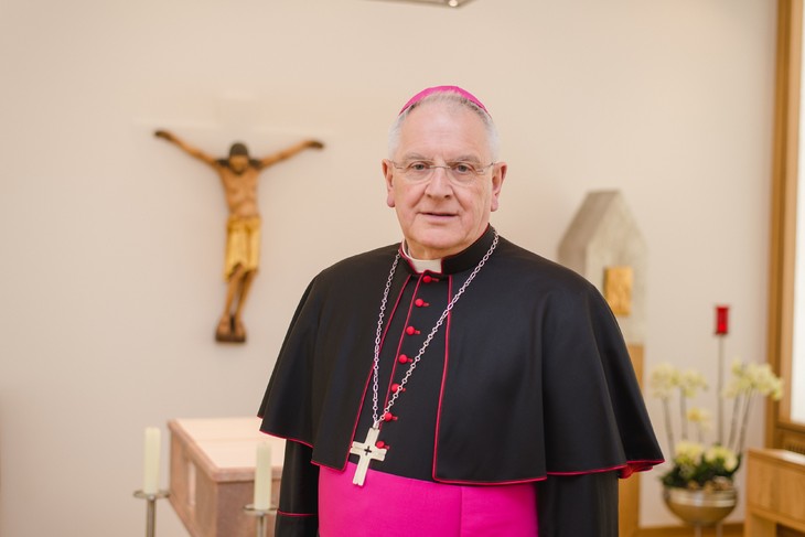 Ist heute im Auftrag der Deutschen Bischofskonferenz nach Straßburg gereist zur Teilnahme an der Ausstellungseröffnung: Bischof Heinrich Timmerevers. © A. Gäbler