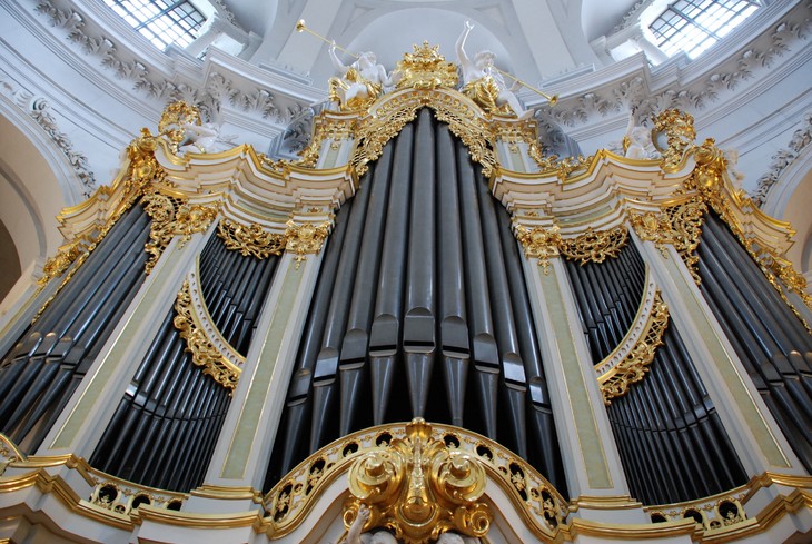 Blick auf die Silbermannorgel der Dresdner Kathedrale. © Michael Baudisch